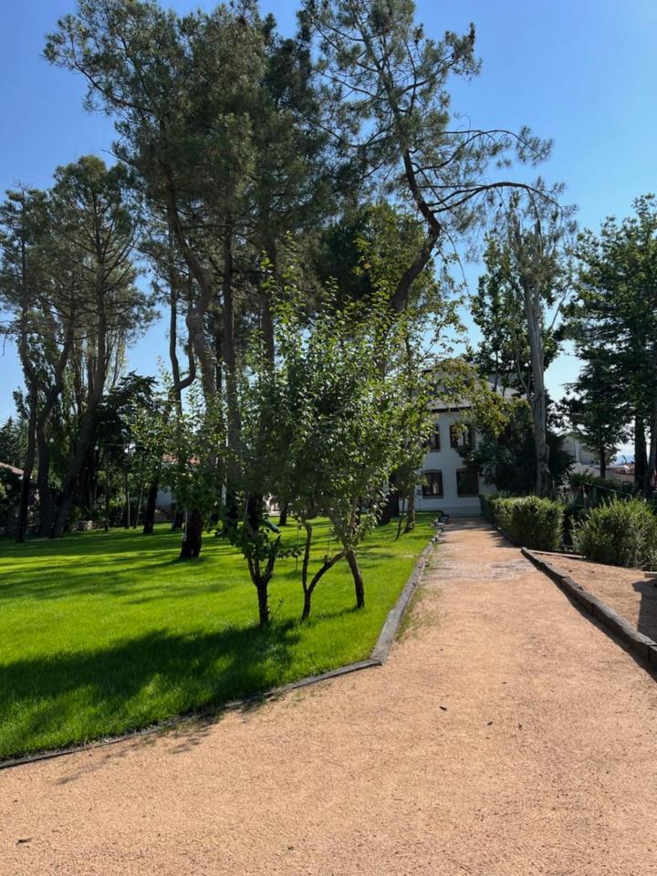 Отель Casa Jardin El Colmenar Лас Навас дель Маркес Экстерьер фото